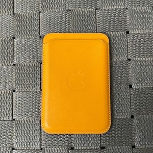 Apple Leather Wallet with MagSafe